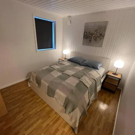 Stunning 2-bed In Near Airport نانيسْتا