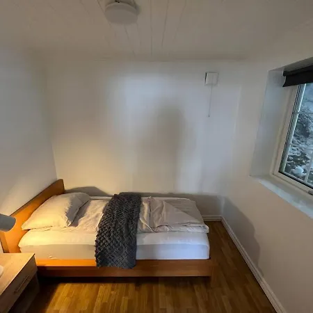 شقة Stunning 2-bed In Near Airport نانيسْتا