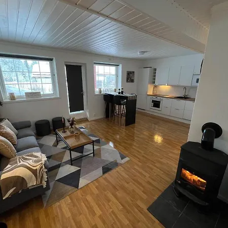 Stunning 2-bed In Near Airport نانيسْتا