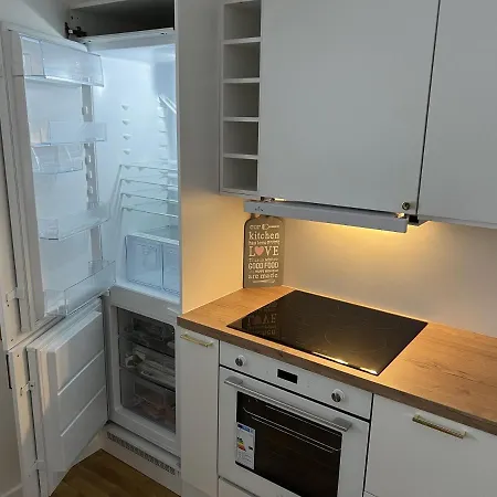 Stunning 2-bed In Near Airport شقة *