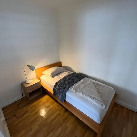Stunning 2-bed In Near Airport شقة *