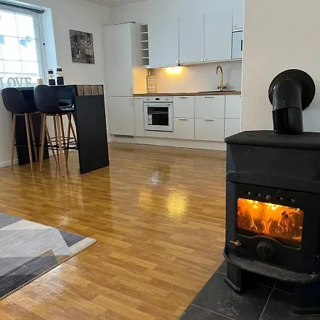 Stunning 2-bed In Near Airport نانيسْتا