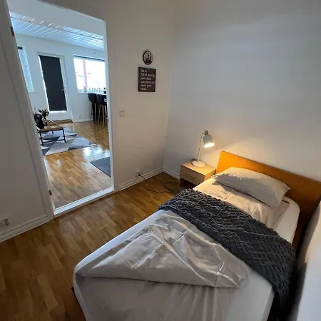 Stunning 2-bed In Near Airport *