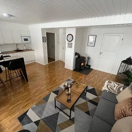 شقة Stunning 2-bed In Near Airport نانيسْتا